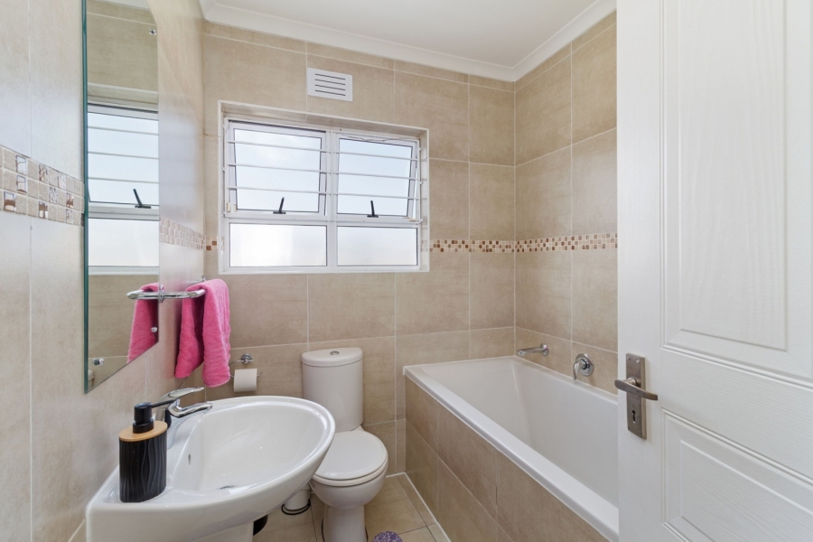 To Let 4 Bedroom Property for Rent in Sunningdale Western Cape
